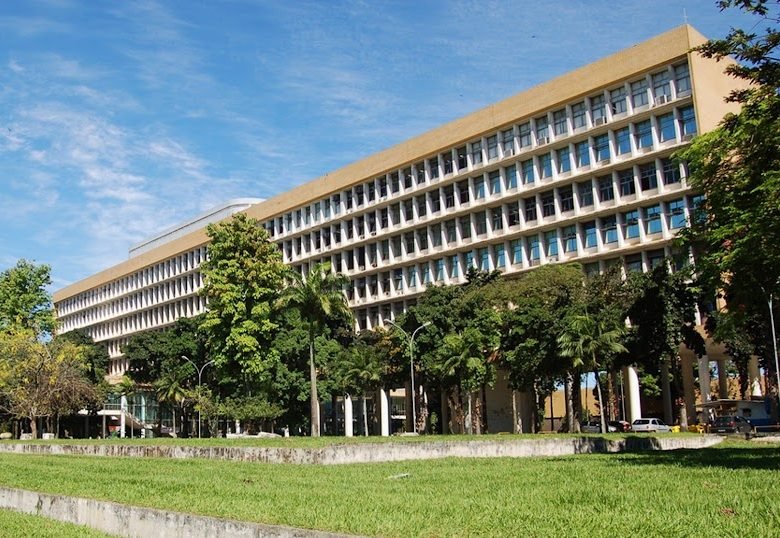 A escola que forma alunos para o mercado das Artes