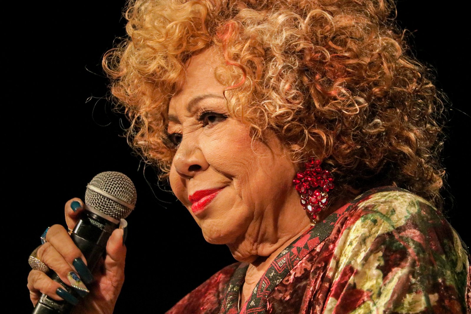 Alcione retoma turnê dos 50 anos de carreira com show gratuito na Lona Cultural Carlos Zéfiro, em Anchieta