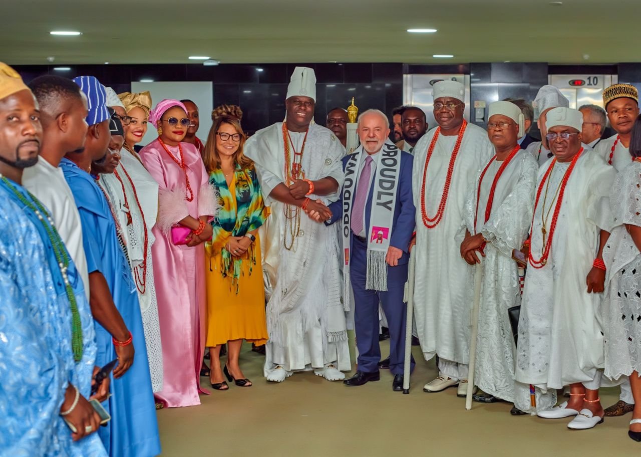 Em agenda pelo Brasil, o Rei Iorubá Ooni de Ifé, é recebido pelo Presidente Lula em Brasília.