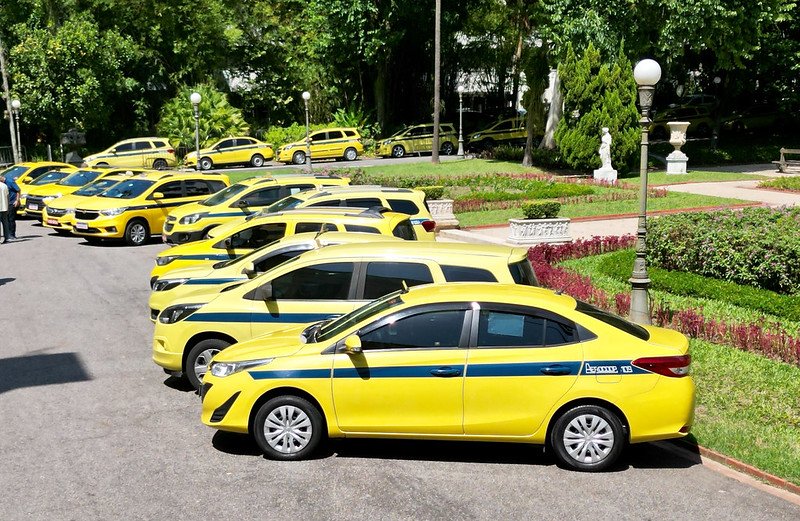 Governador Cláudio Castro lança linha de crédito de até R$ 80 mil para taxistas