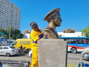 Busto de Marcílio Dias, o grande herói da guerra do Uruguai, volta à Praça Onze no Rio, depois de uma tentativa de furto