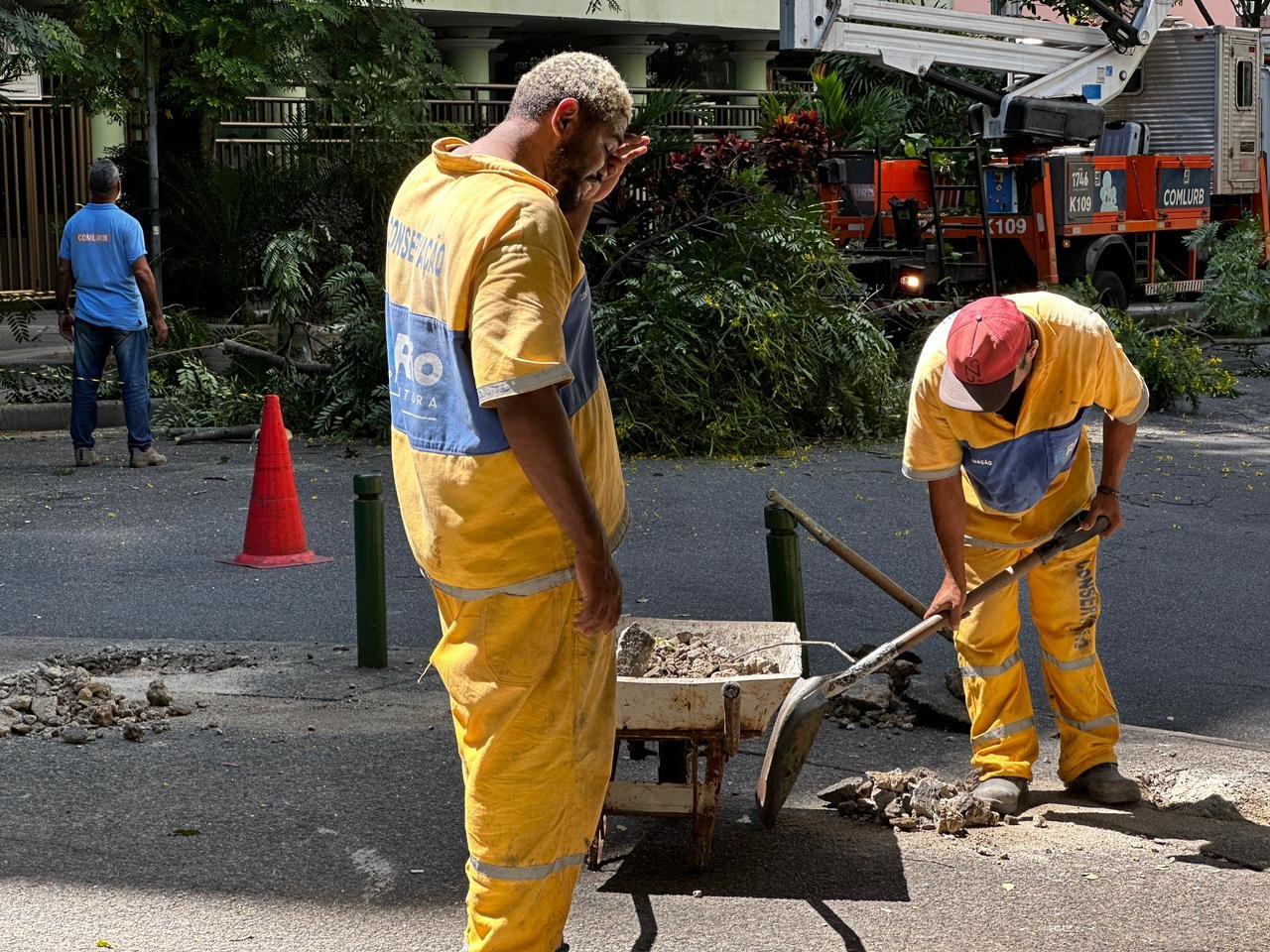 Subprefeitura da Zona Sul leva a operação “Corredores de Excelência” à Praça Inhangá, em Copacabana