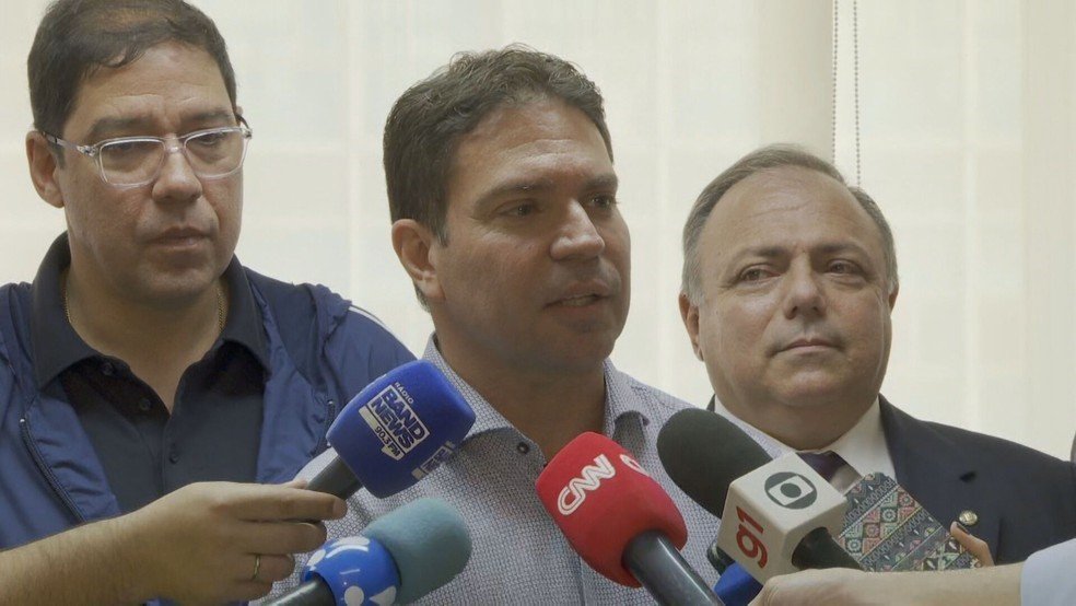 Ramagem, apesar dos rumores de seu envolvimento com as investigações da ABIN, oficializa sua candidatura para a Prefeitura do Rio